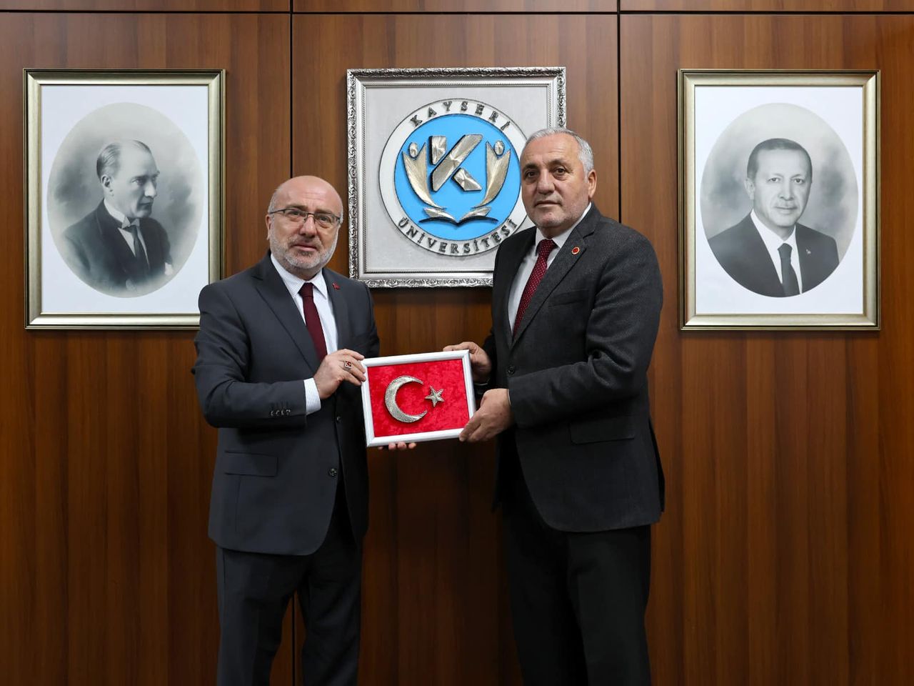 Kayseri Üniversitesi'nde MHP İl Başkanı Seyit Demirezen ve heyetinden Rektör Karamustafa'ya ziyaret
