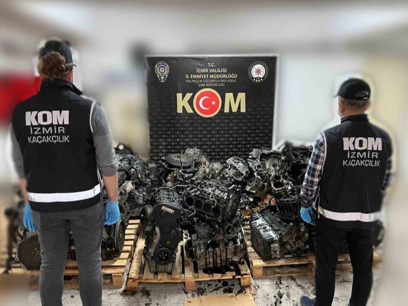 İzmir'de 8 İlçede Kaçakçılık Operasyonları: Çok Sayıda Kaçak Ürün Ele Geçirildi