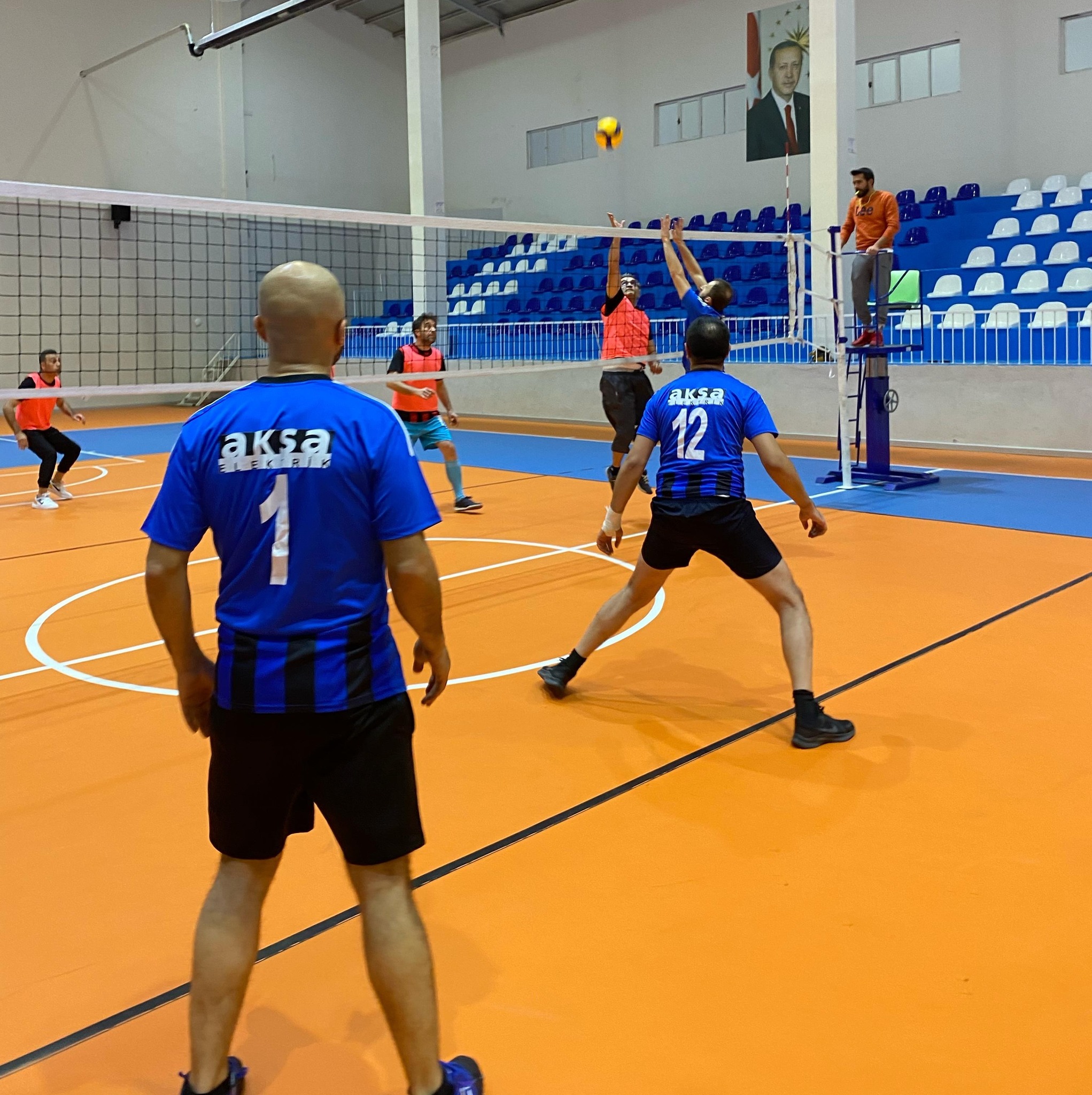 Hacılar ilçesinde Kurumlar Arası Voleybol Turnuvası Start Aldı