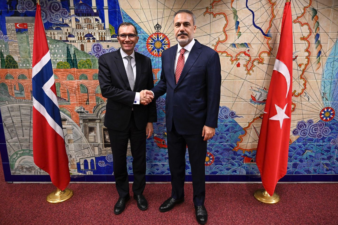 Türkiye Dışişleri Bakanı Hakan Fidan, NATO Toplantısı'nda Norveç ve İsveç ile ikili ilişkilerin güçlendirilmesi üzerine görüş alışverişinde bulundu.