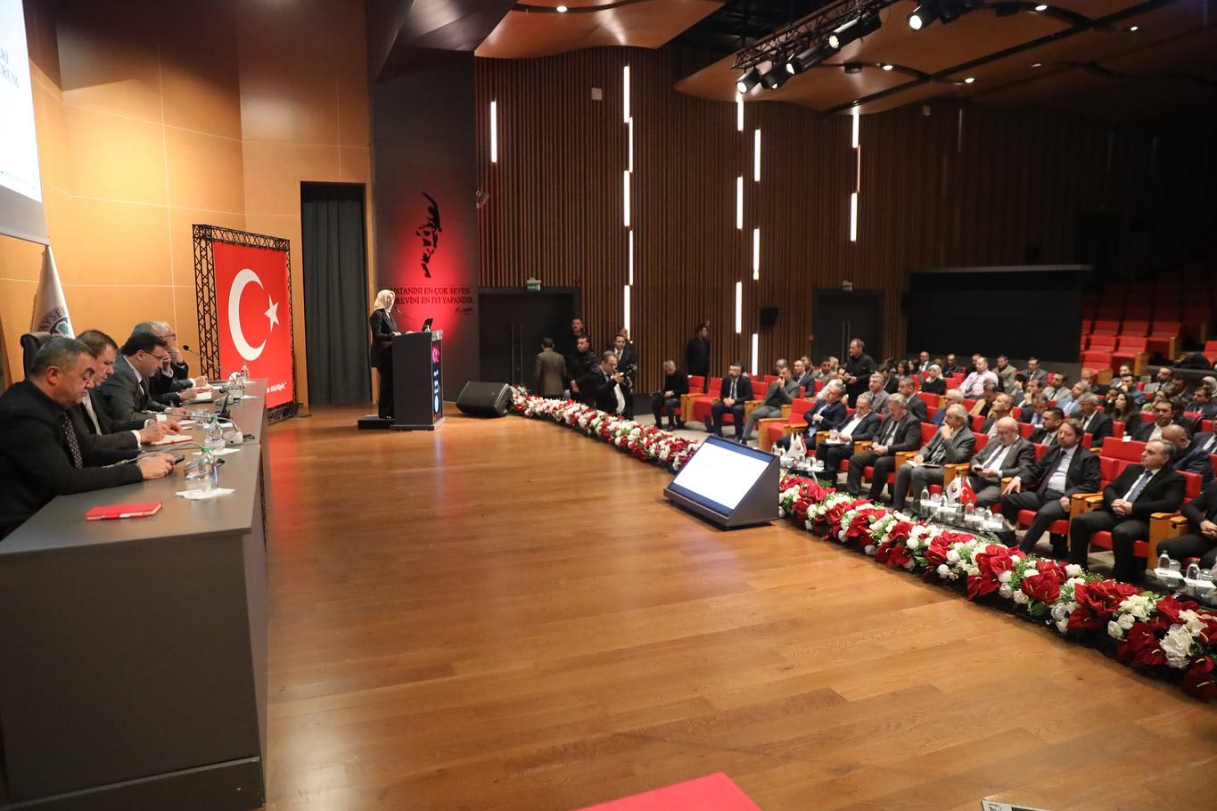 Kayseri Valisi liderliğindeki Sanayi ve Teknoloji İş Birliği Kurulu, Kayseri'nin sanayisine iş gücü sağlamak için önemli adımlar attı.