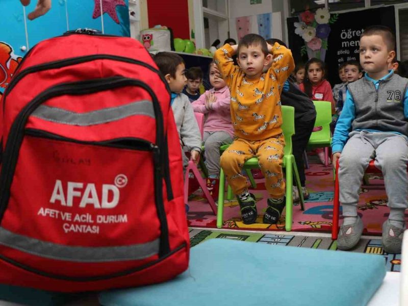 Sakarya'da AFAD ekipleri, Kur'an Kursu öğrencilerini afet bilinciyle eğitiyor