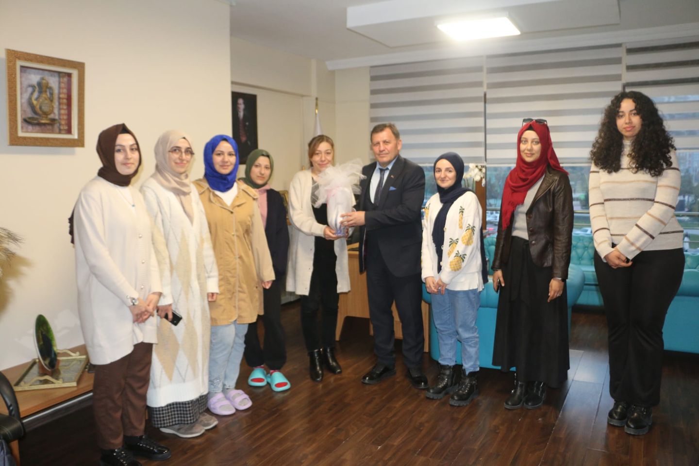 Kayseri Gençlik ve Spor İl Müdürü Ali İhsan Kabakcı, Kocasinan Yurdu'nu ziyaret ederek gençlere destek oldu.