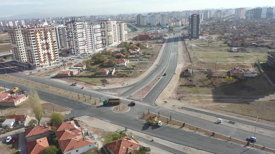 Kocasinan Belediyesi, Bağdat Caddesi'nin devamı olan Kudüs Caddesi'ni ve Ali İhsan Alçı Bulvarı'nı hizmete açarak ulaşımı kolaylaştırdı.