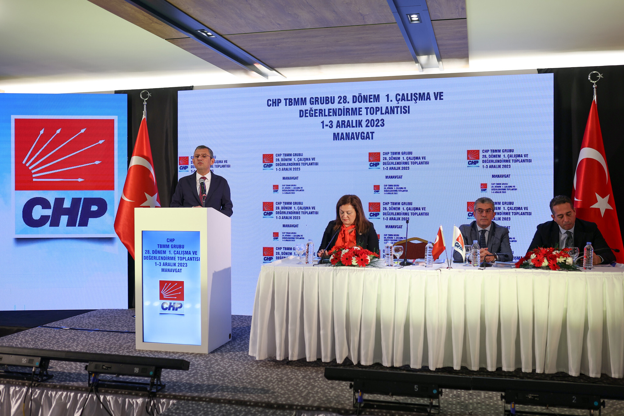 Özgür Özel: 