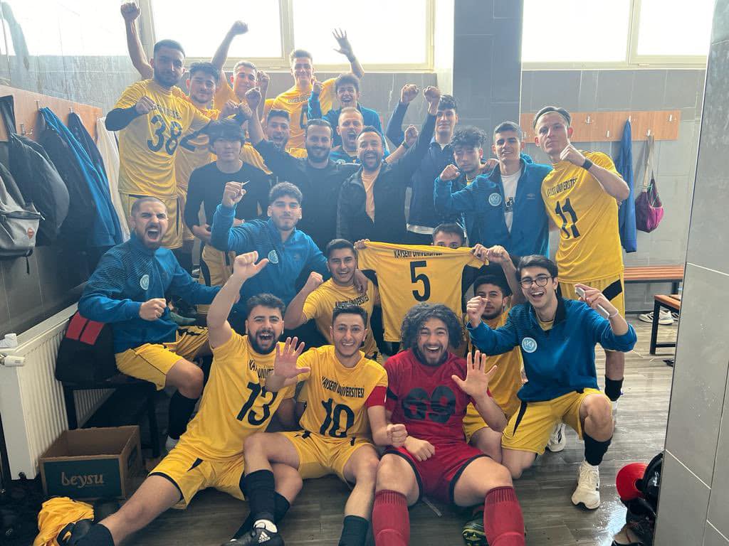 Kayseri Üniversitesi Futbol Takımı Konya Gıda ve Tarım Üniversitesi'ni 5-0 mağlup ederek büyük bir zafer elde etti.