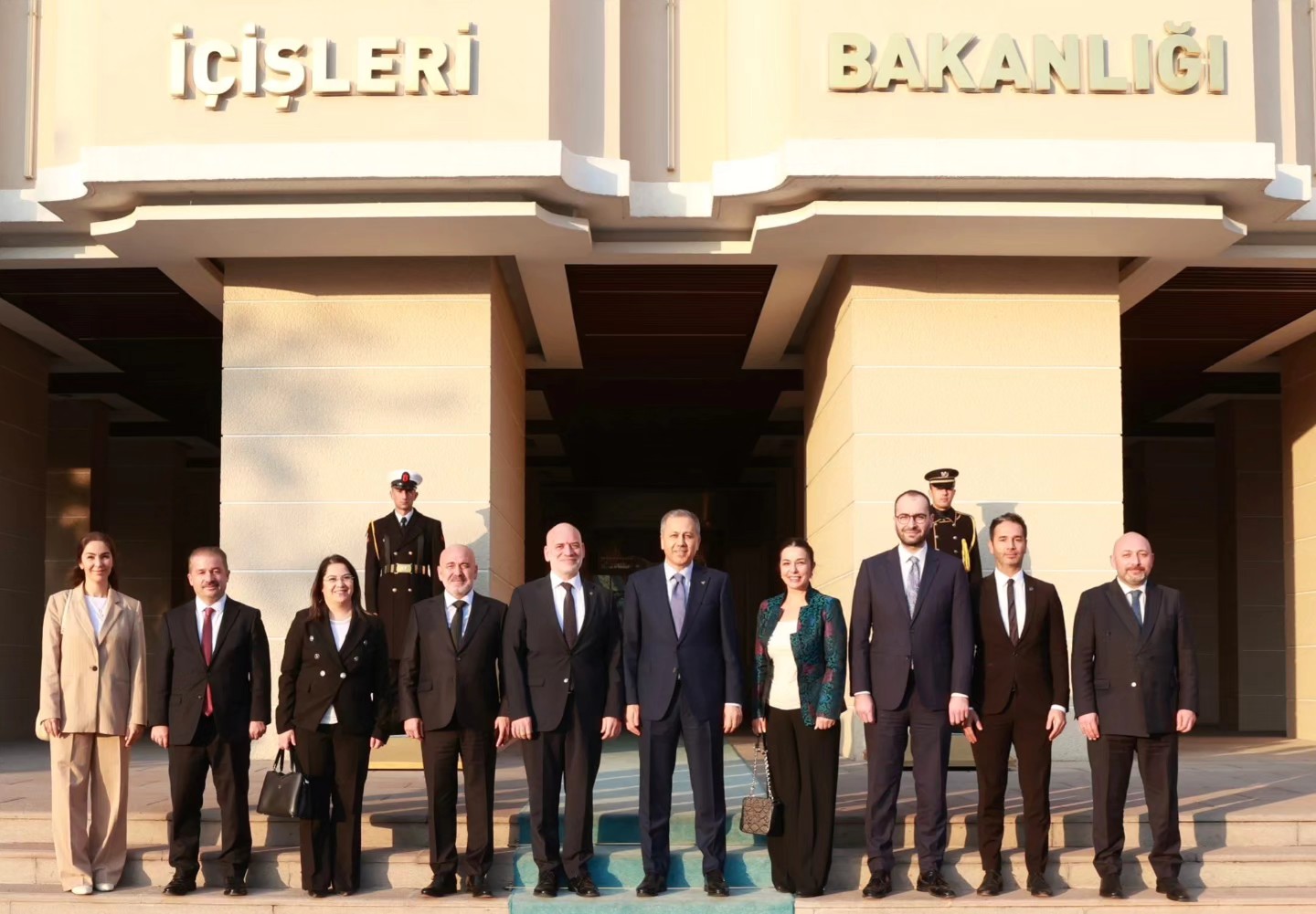 İçişleri Bakanı Ali Yerlikaya, 2 No'lu Baro Başkanı ve Yönetim Kurulu Üyeleriyle Buluştu
