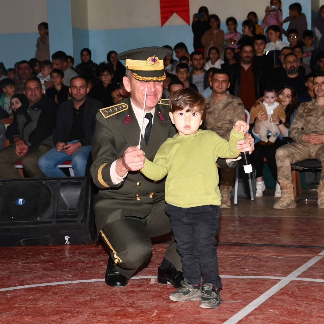 Türk Silahlı Kuvvetleri, Hakkâri'de Müziğin Gücüyle Konserler Düzenledi