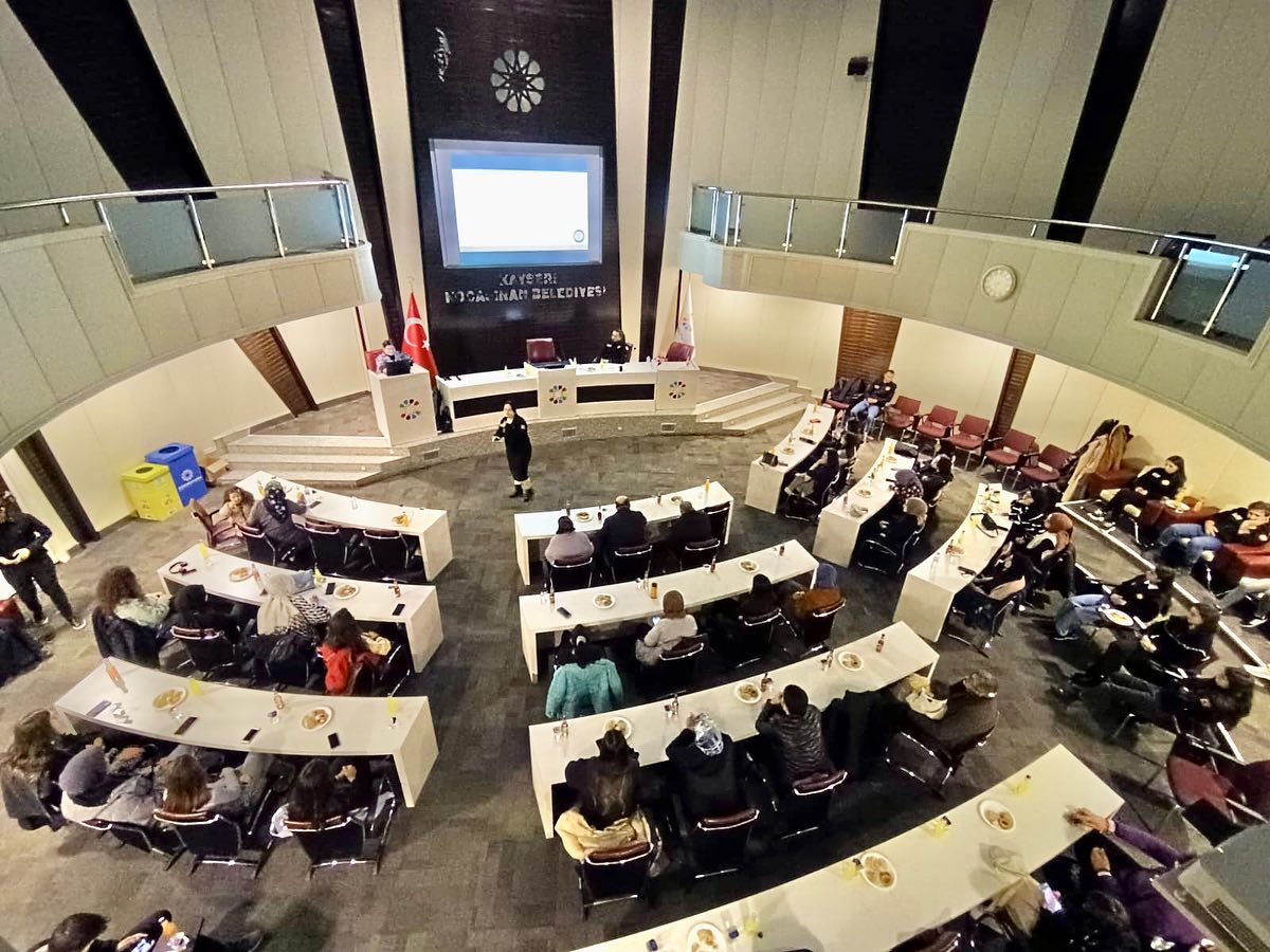 Kocasinan Belediyesi, Alanında Uzman Psikolog Ebru Uğurlu'nun Konuşmacı Olduğu Gelişim Psikolojisi Semineri Düzenledi