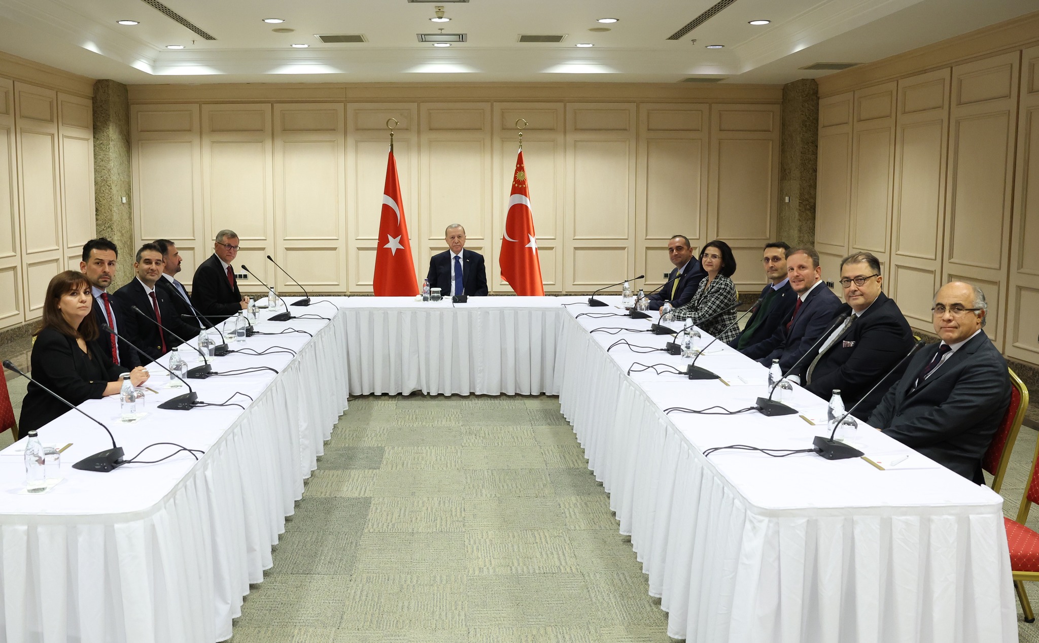 Cumhurbaşkanı Recep Tayyip Erdoğan, Türk Ortopedi ve Travmatoloji Birliği Derneği Üyeleriyle Görüştü
