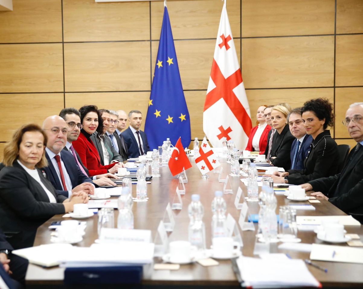 Türkiye ve Gürcistan diplomatik ilişkilerini güçlendirmek için önemli adımlar attı.