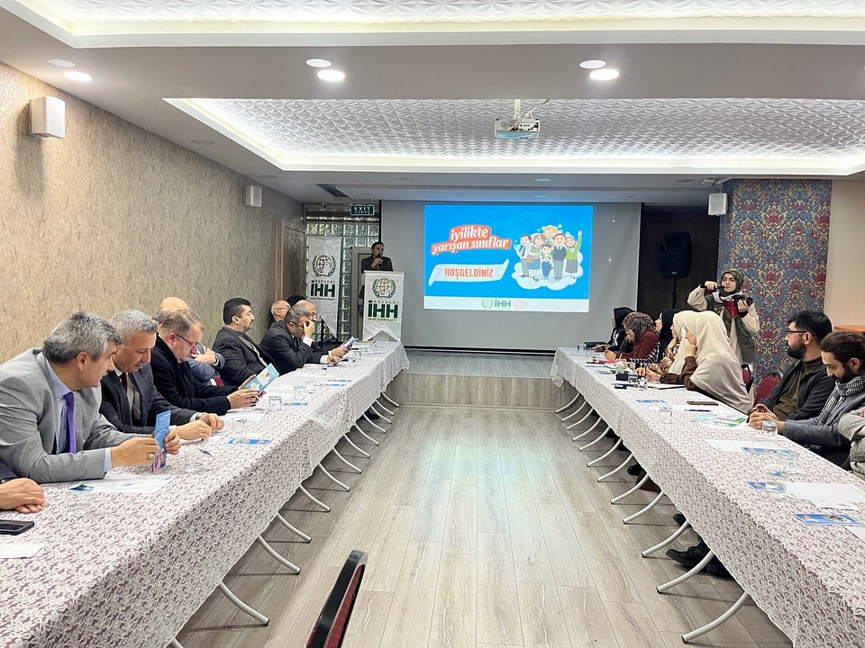 Kayseri'de 'İyilikte Yarışan Sınıflar' Projesi Eğitim Camiasıyla Buluştu