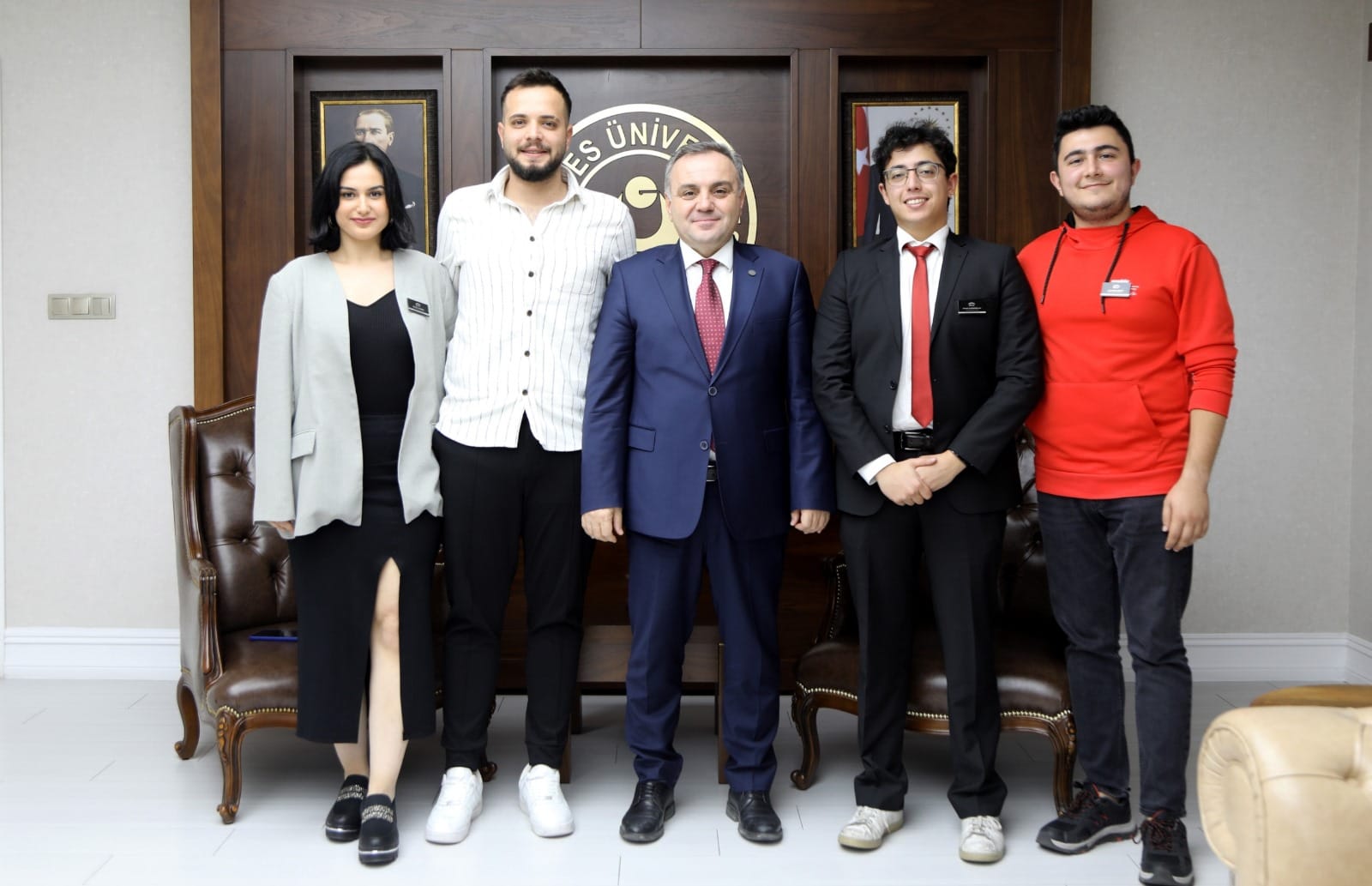 Erciyes Üniversitesi Rektörü, Mühendislik ve Girişimcilik Kulübü ile buluştu.