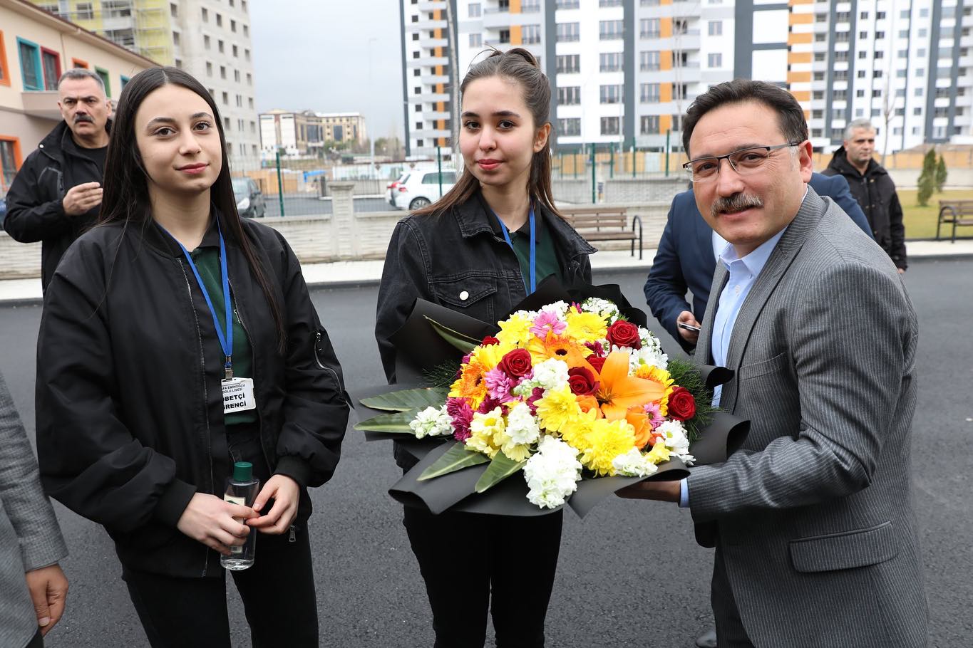 Kayseri'de Vali Gökmen Çiçek, Mustafa Eminoğlu Anadolu Lisesi'ni ziyaret etti.