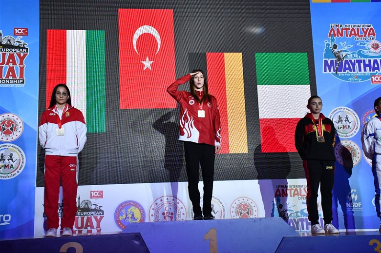 Kayserili Sporcu Ezgi Keleş Avrupa Muaythai Şampiyonası'nda Şampiyon