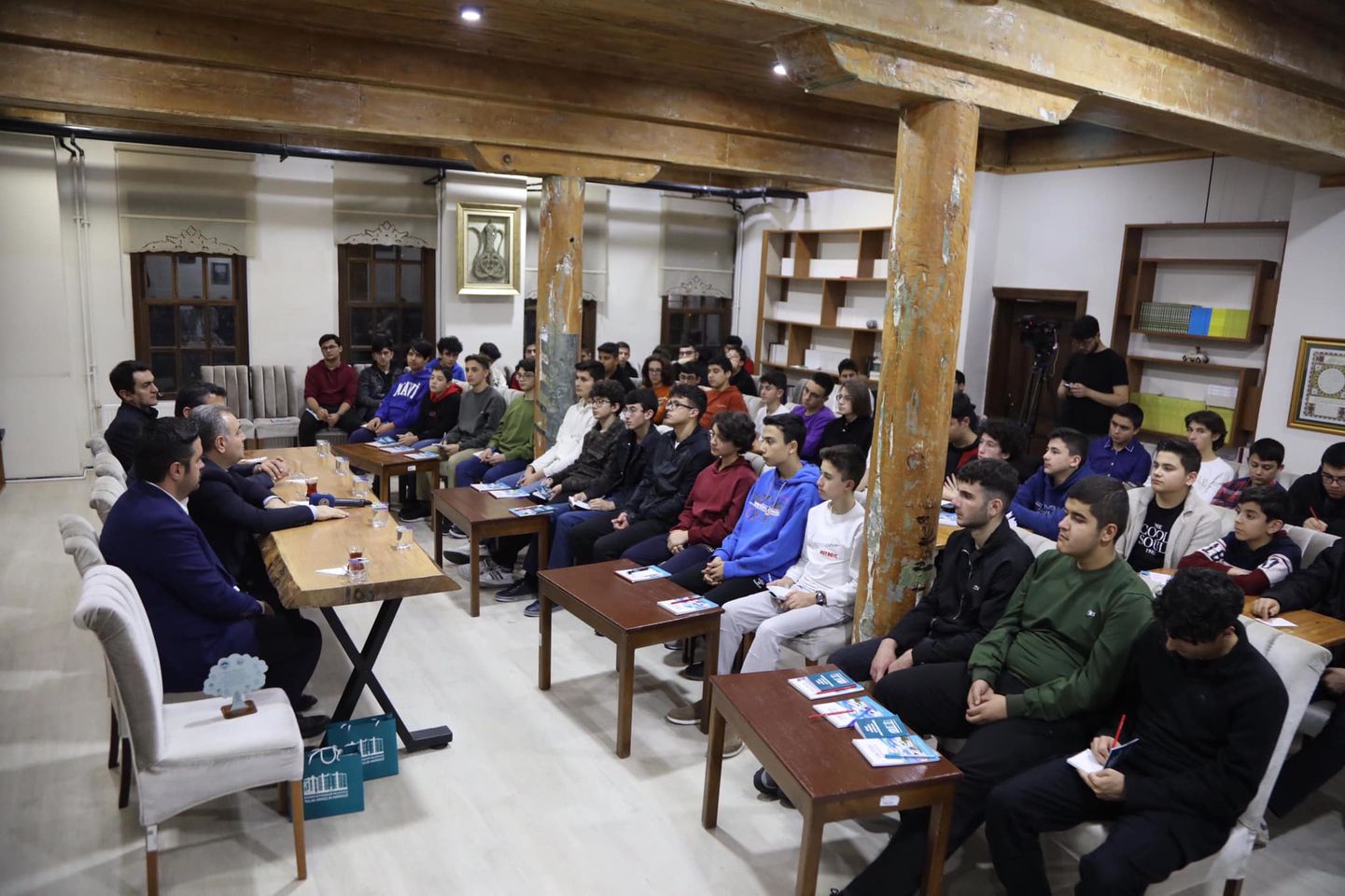 Erciyes Üniversitesi Rektörü Prof. Dr. Fatih Altun Kayseri Gençlik Merkezi'nde Gençlerle Buluştu