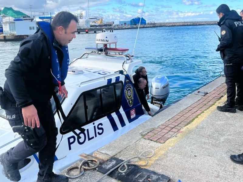 Yalova'da Feribotta Şok Olay: Yolcu Denize Atlamak İstedi!