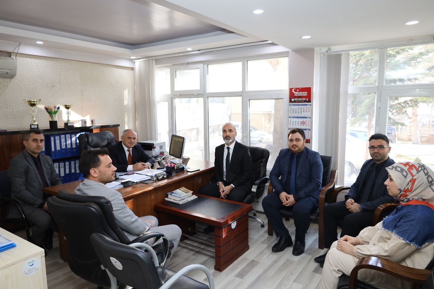 Yahyalı Belediye Başkanı Esat Öztürk, Emlak ve İstimlak Müdürlüğü'nü ziyaret ettiğinde 2024 projeleri ve gelir raporları üzerinde duruldu.