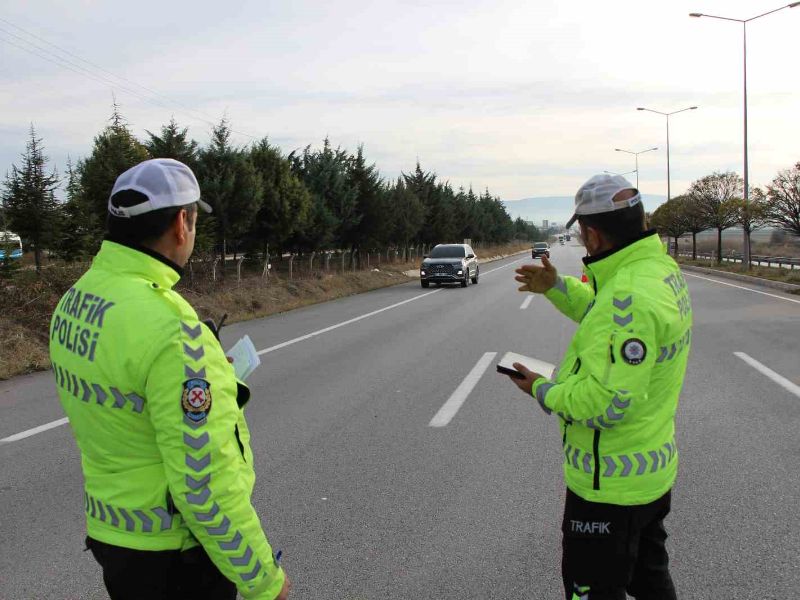 Amasya'da Helikopter Destekli Trafik Denetimleriyle Kurallara Uymayan Sürücüler Tespit Edildi