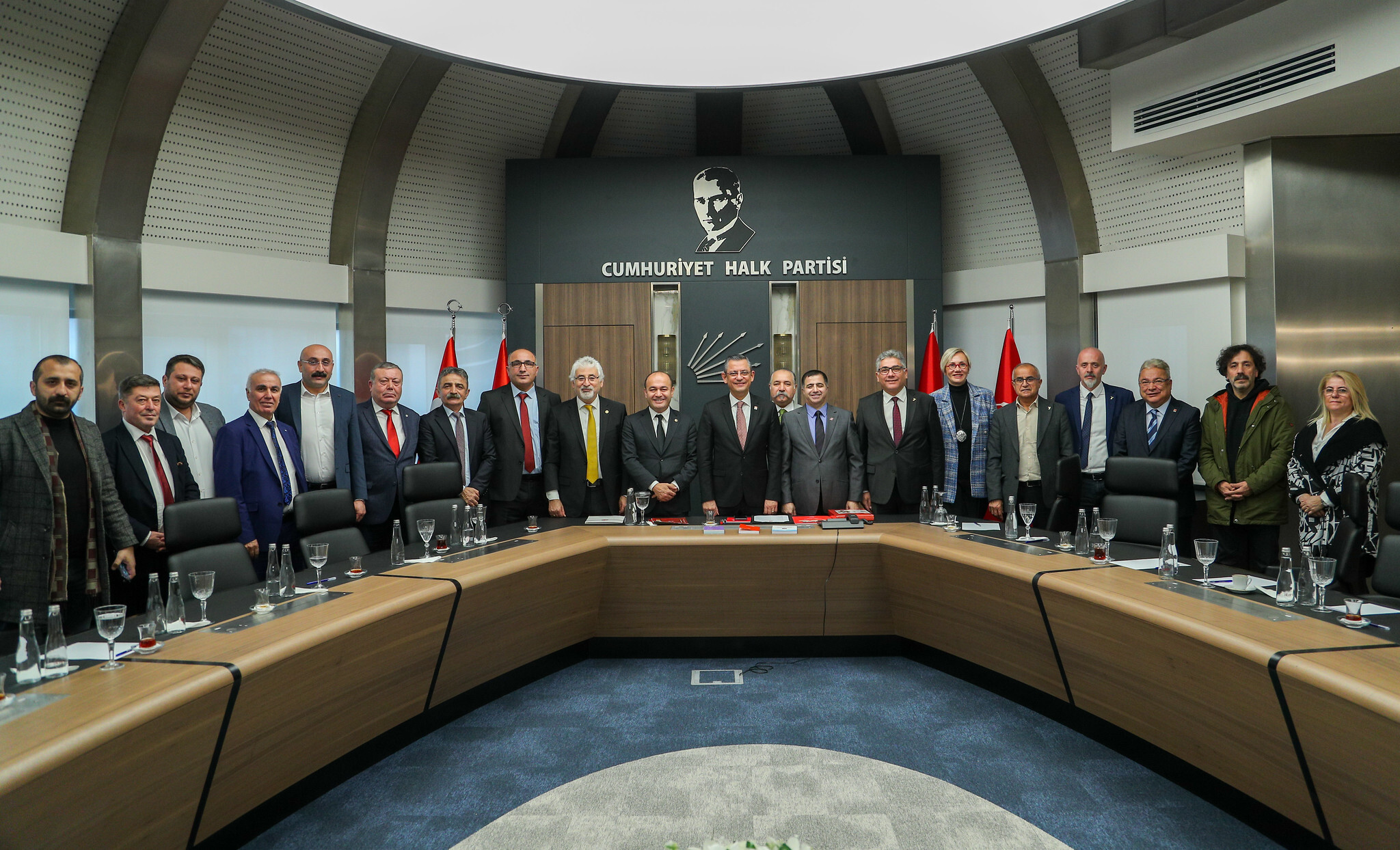 CHP Genel Başkanı Özgür Özel, Avrupa Alevi Birlikleri Konfederasyonu Eşit Başkanı ile görüştü