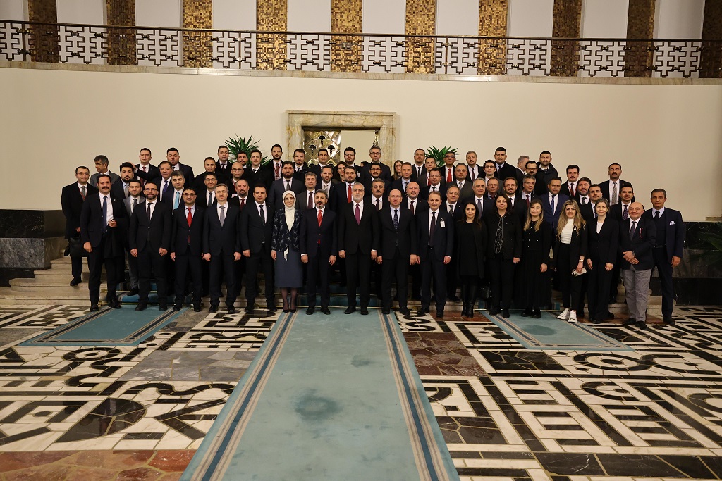 Çalışma ve Sosyal Güvenlik Bakanı, İsrail'in saldırılarını kınadı ve işçilerin refahını artırmak için çalışmalarına devam edeceklerini söyledi