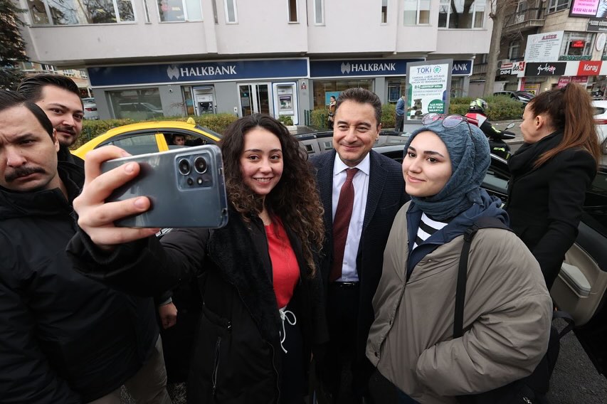 Deva Partisi'nin Bahçelievler Ziyareti: Esnaf, Gençler ve Emeklilerle Samimi Buluşmalar
