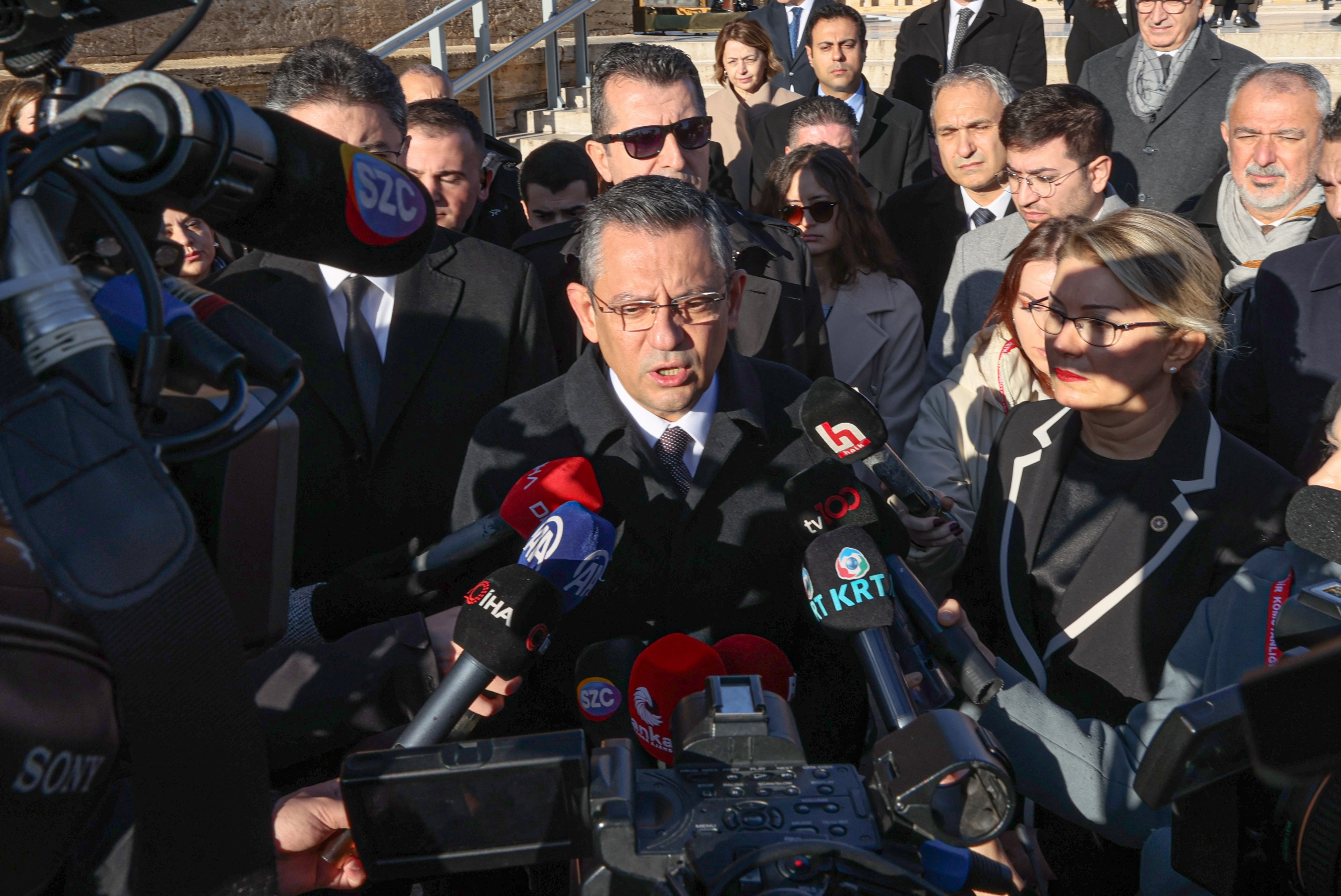 CHP Genel Başkanı Özgür Özel, İsmet İnönü'nün vefatının 50'nci yılında Anıtkabir'de düzenlenen törene katıldı.