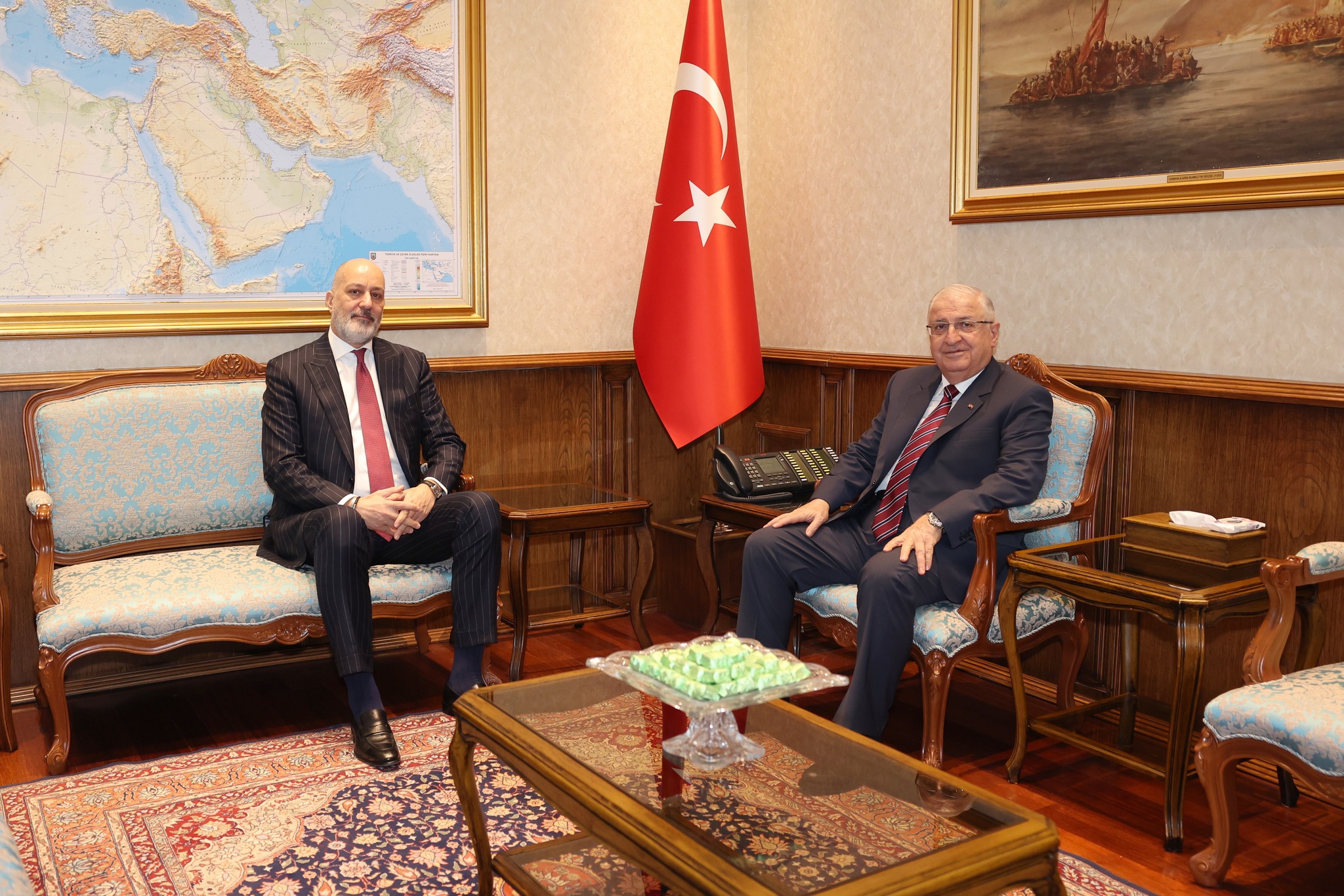 Türkiye Cumhuriyeti Millî Savunma Bakanı, Ukrayna'nın yeni Türk Büyükelçisini makamında ağırladı