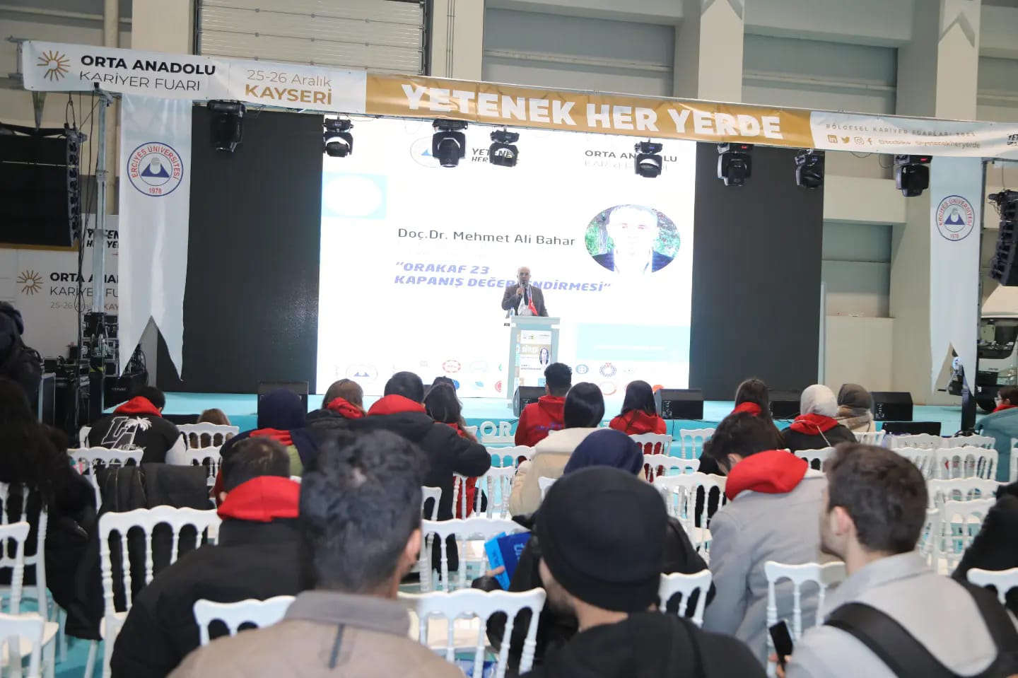 Erciyes Üniversitesi, Orta Anadolu Kariyer Fuarı'nda Ön Plana Çıktı