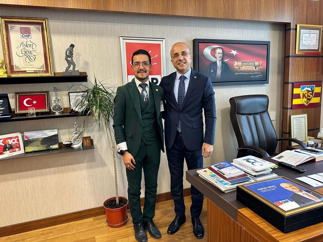 Aşkın Genç, Kayseri'deki genç avukatları TBMM'de ağırladı.