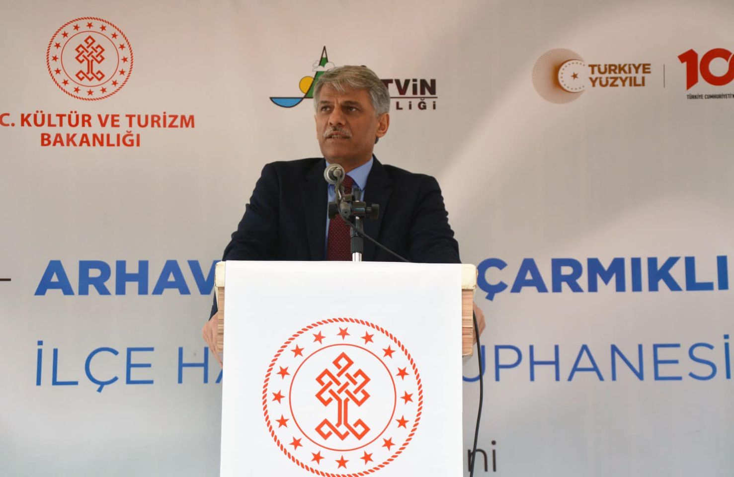 Artvin'de Modern Tasarımlı Nermin Çarmıklı Halk Kütüphanesi Açıldı