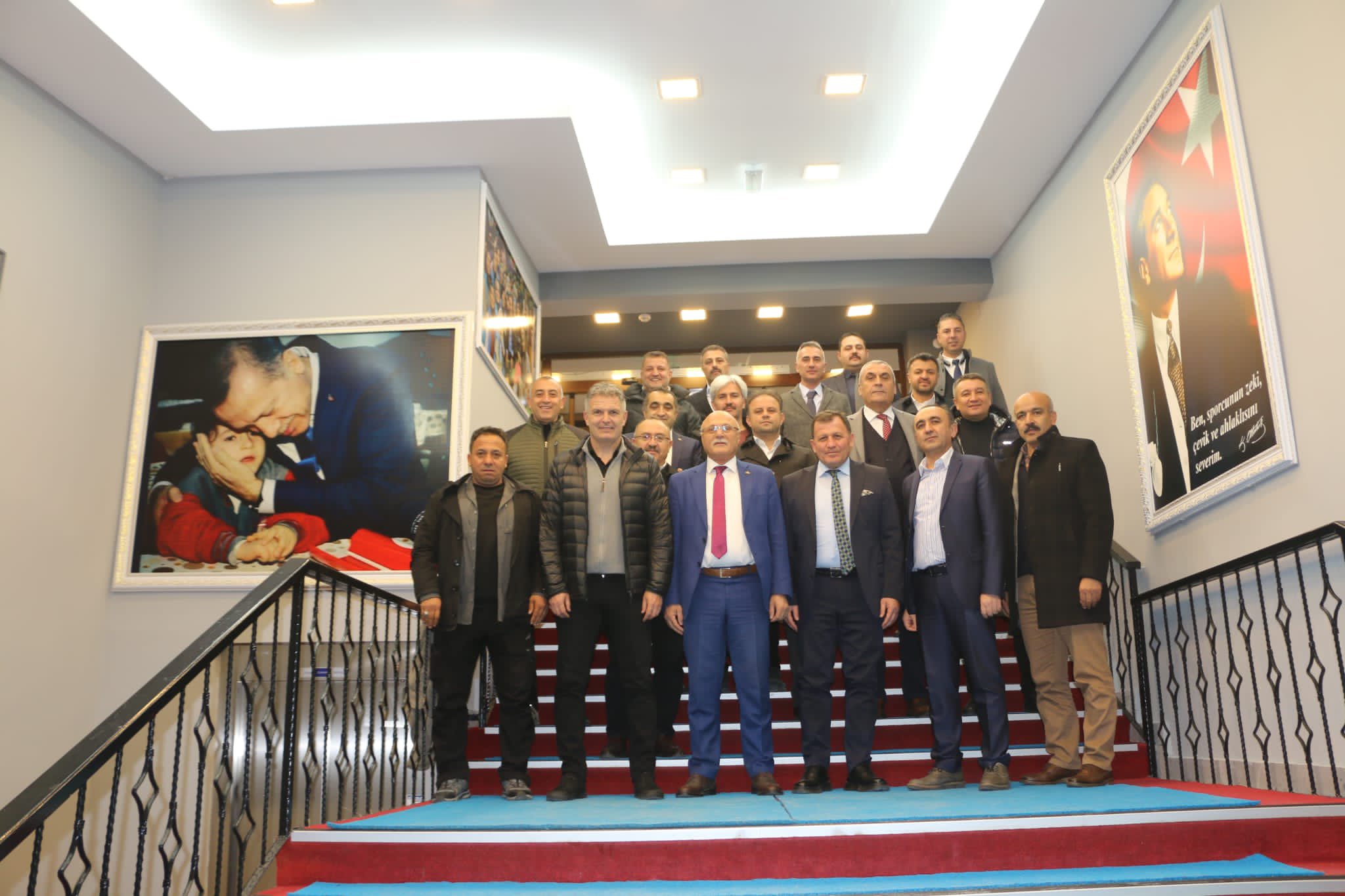 Osman Karaca'ya Gençlik ve Spor İl Müdürü Ali İhsan Kabakcı Plaket Verdi