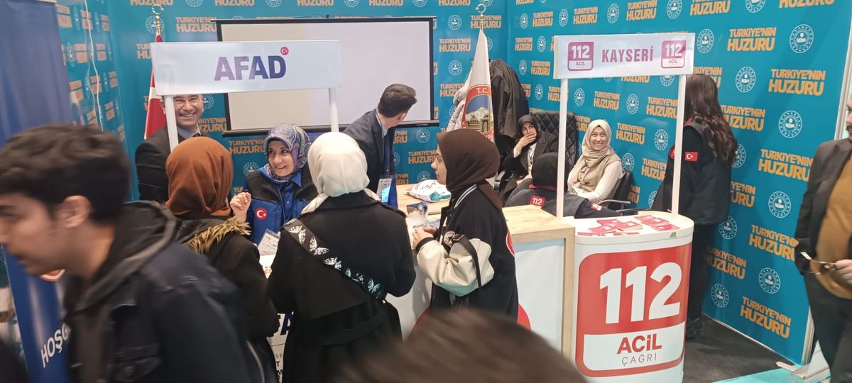 Mimarsinan Organize Sanayi Bölgesi'nde Gerçekleşen Kariyer Fuarı'nda AFAD'dan Afet Farkındalığı Standı