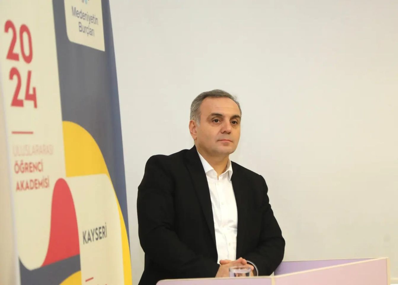 Erciyes Üniversitesi Rektörü Prof. Dr. Fatih Altun, uluslararası öğrencilerle liderlik etkinliğinde buluştu.
