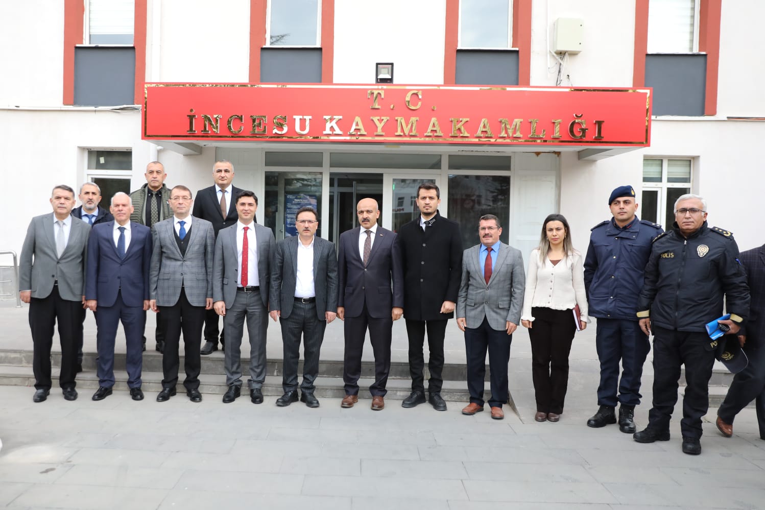 Vali Gökmen Çiçek, İncesu'da incelemelerde bulundu ve vatandaşlarla buluştu.