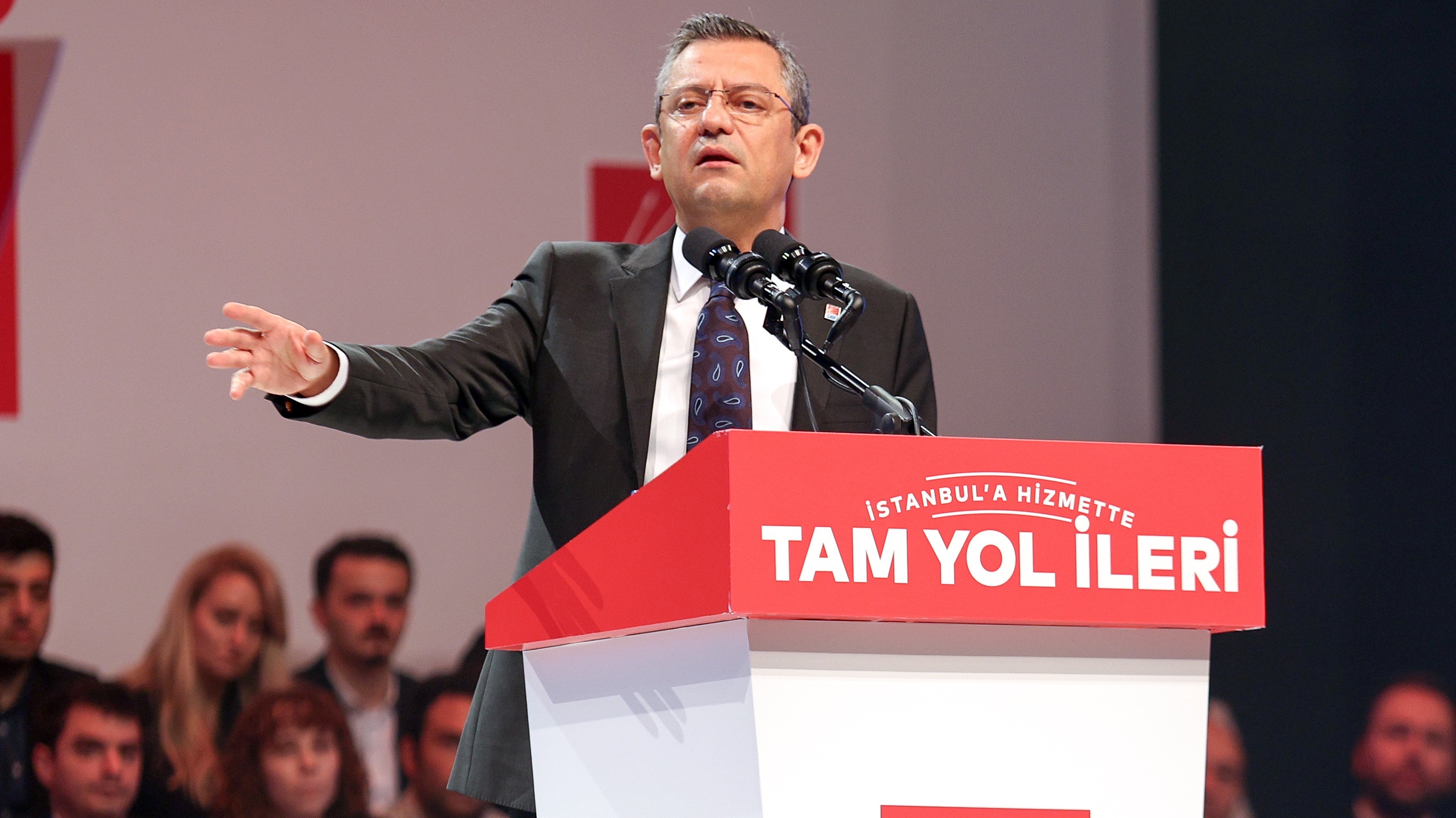 Özgür Özel, CHP'nin İstanbul Büyükşehir Belediye Başkanı Ekrem İmamoğlu'nun aday tanıtım toplantısında konuştu.