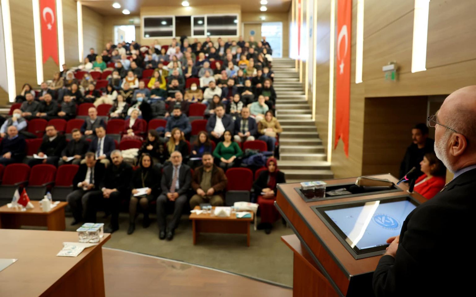 Kayseri Üniversitesi Rektörü, eğitim kalitesini artırmak için program iyileştirme adımlarını ele aldı.