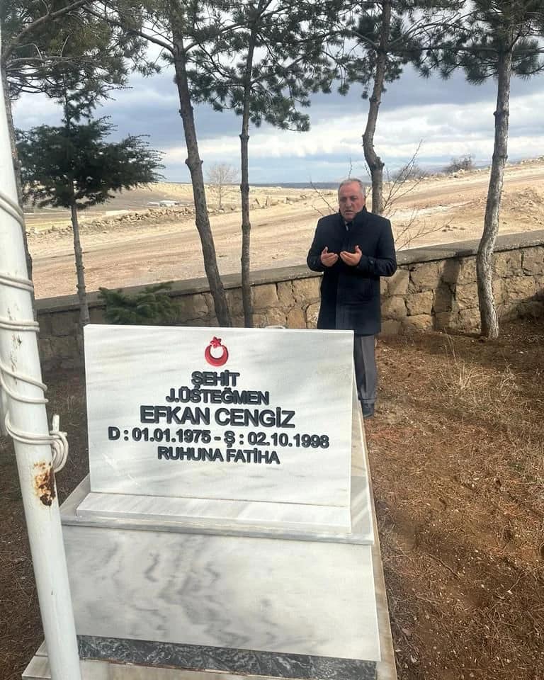 MHP Kayseri İl Başkanı Seyit Demirezen, Şehitlerimizin Kabirlerinde 
Duygusal Bir Ziyaret Gerçekleştirdi.