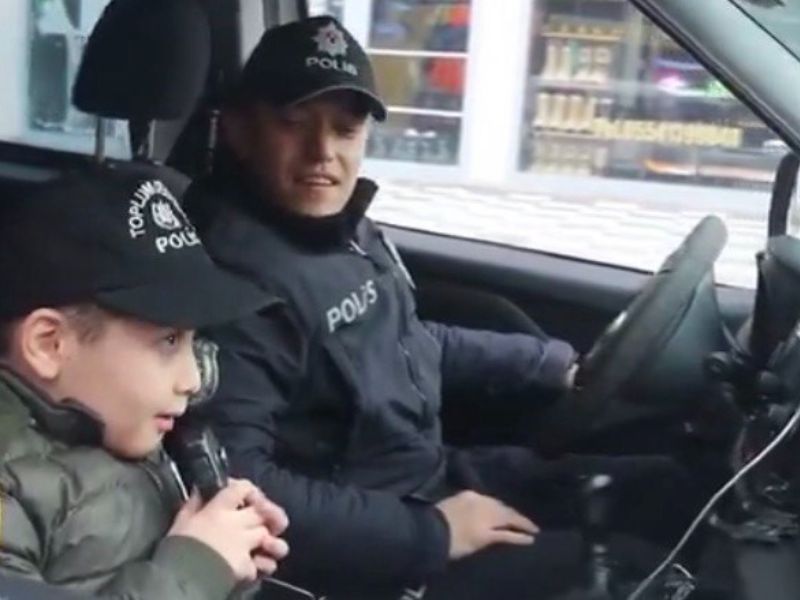 Kayseri'de Ahmet Batu Özcan'ın Polis Arabasına Binme Hayali Gerçekleşti