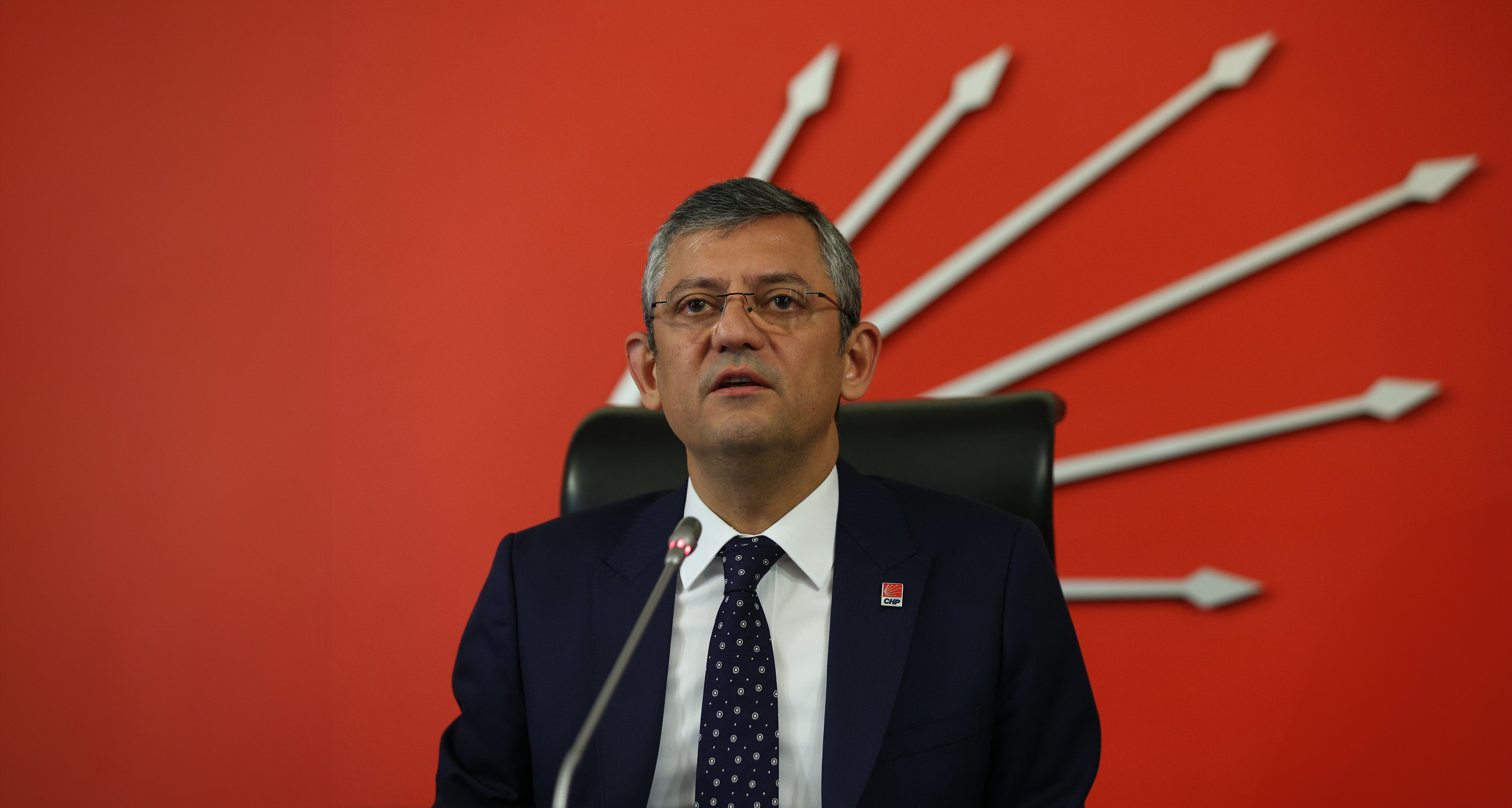 CHP Genel Başkanı Özgür Özel, Fatih Camii'nde yaşanan saldırıyı kınadı.