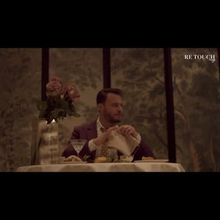 Kerem Bürsin, İstanbul'da çekilen fotoğraf çekiminde cool duruşuyla dikkat çekti.
