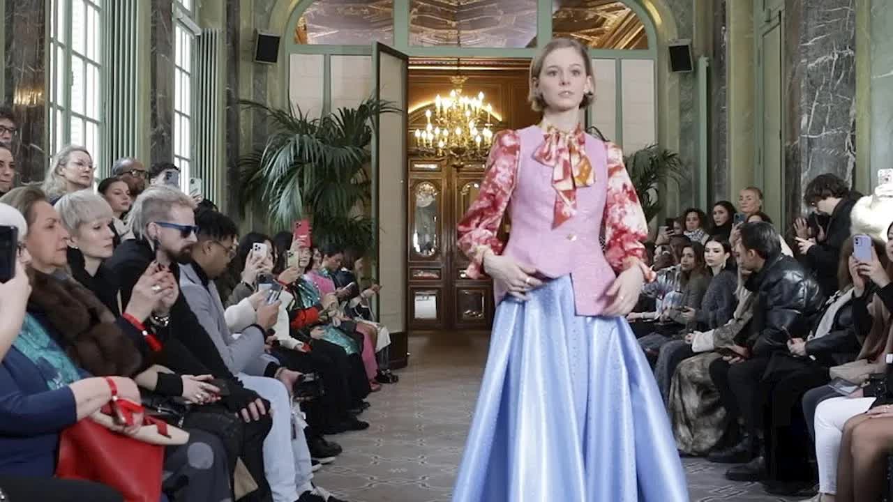 Naayé Brahm: Yeni Sezon Koleksiyonuyla Modanın Yeni Trendlerini Belirliyor