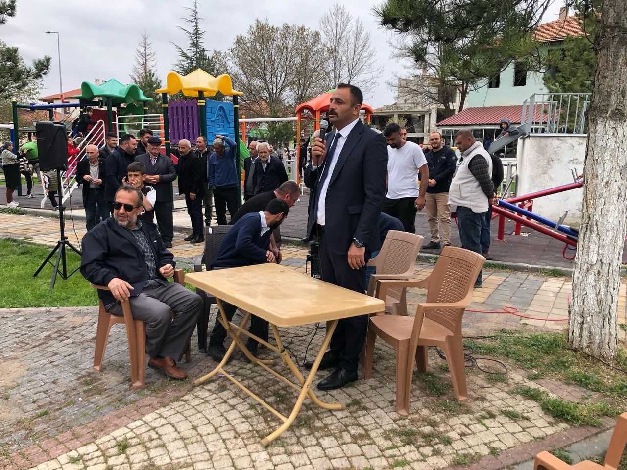 Sarıoğlan Belediye Başkanı, yerel halkla daha yakın temas kurmayı hedefleyen hayır yemeğine katıldı