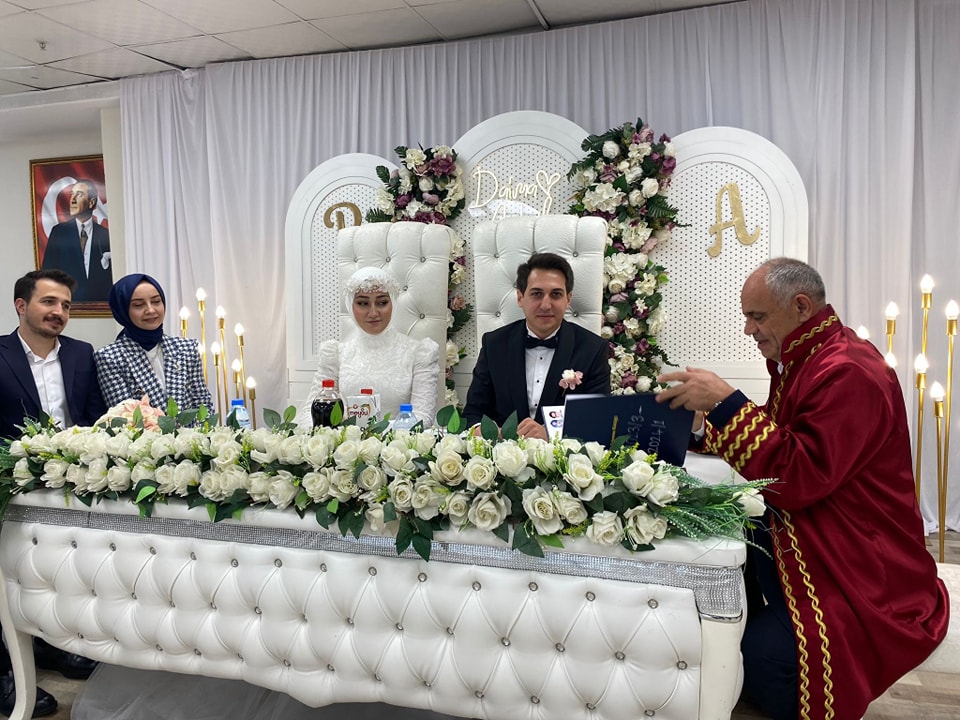 Genç Mimarlar Aşkla Evlendi, Nikah Töreni Coşkuyla Kutlandı