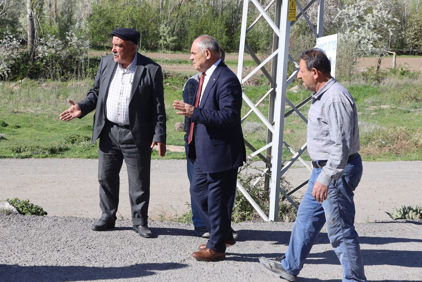 Belediye Başkanı Trafik Güvenliği İçin Mahallede Adım Attı