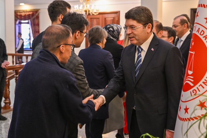 Adalet Bakanı Yılmaz Tunç, Bakanlık Personeliyle Bayramlaştı