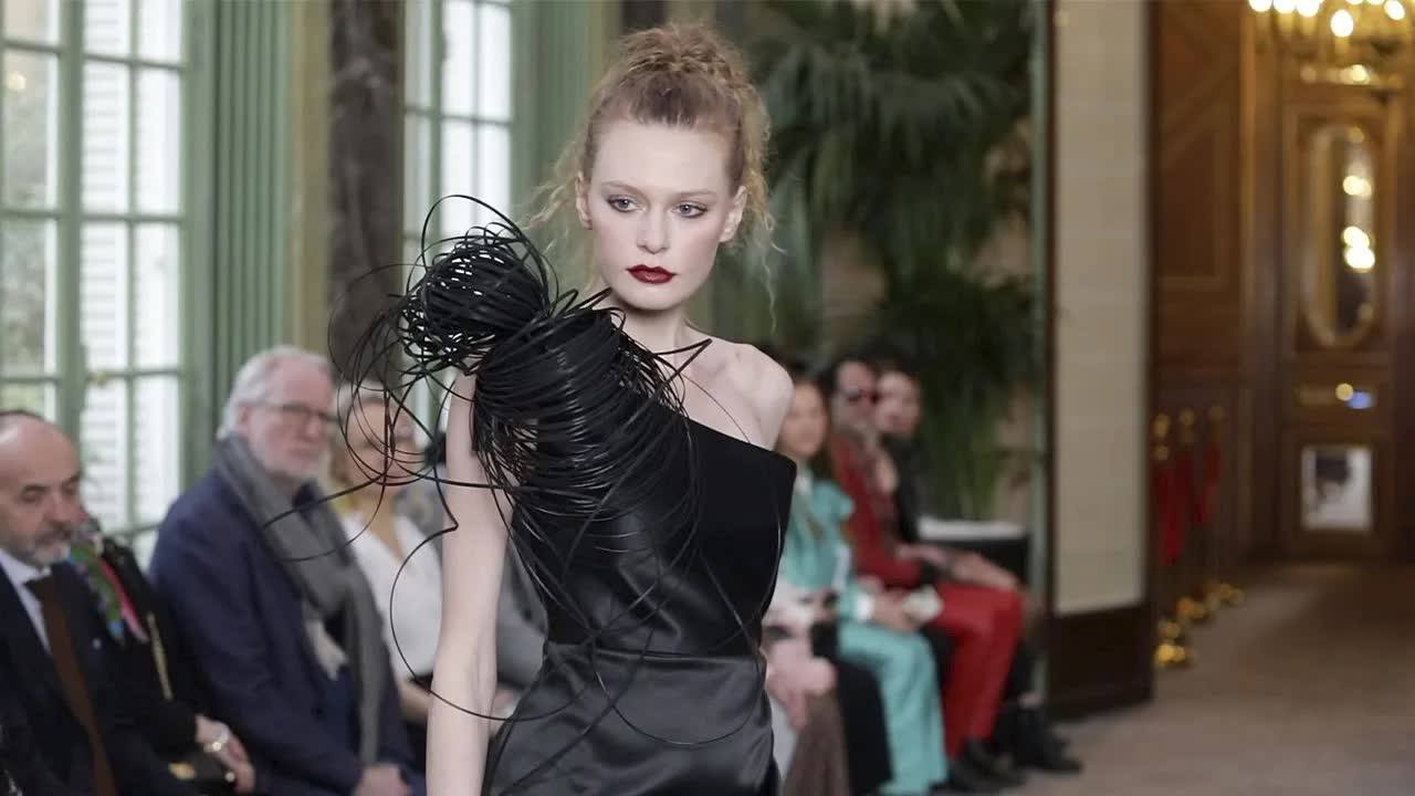 PS Fashion, Paris Moda Haftası'nda büyüleyici Sonbahar Kış koleksiyonunu tanıttı.