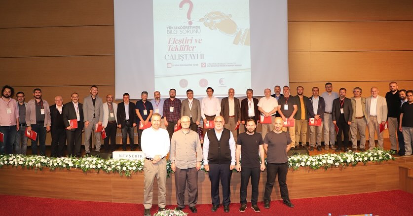 Üniversitede Bilgiye Yeniden Bakış: Eleştiri ve Öneriler Masaya Yatırıldı