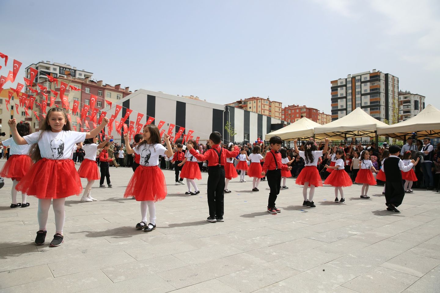 23 Nisan Ulusal Egemenlik ve Çocuk Bayramı Coşkusu Türkiye'yi Sardı