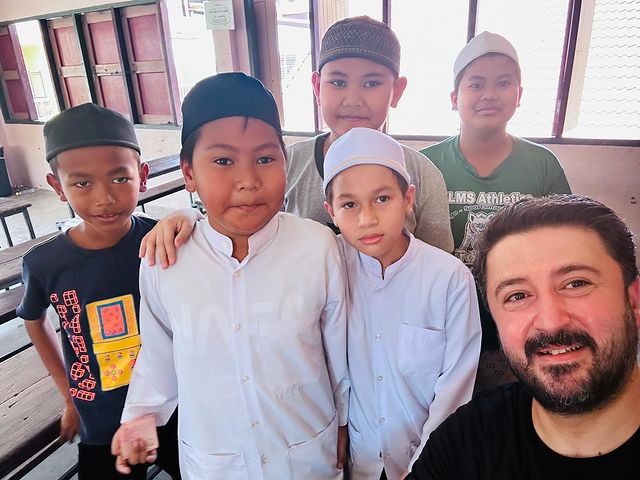 AK Parti Milletvekili Emre Çalışkan Tayland'daki Islami Okulu Ziyaret Etti